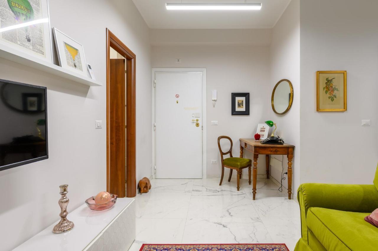 Luxury Apartment Re Di Roma Bagian luar foto