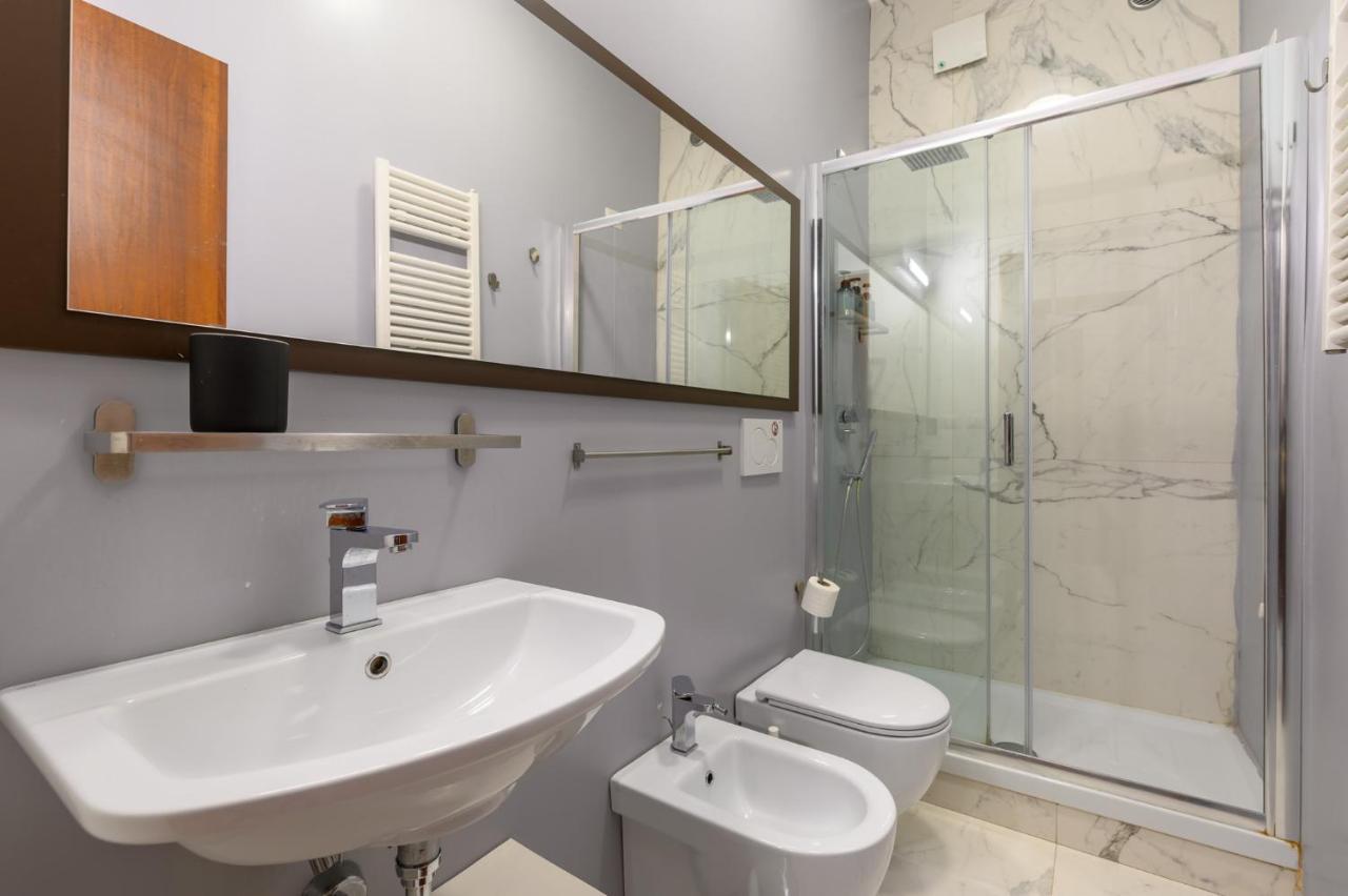 Luxury Apartment Re Di Roma Bagian luar foto