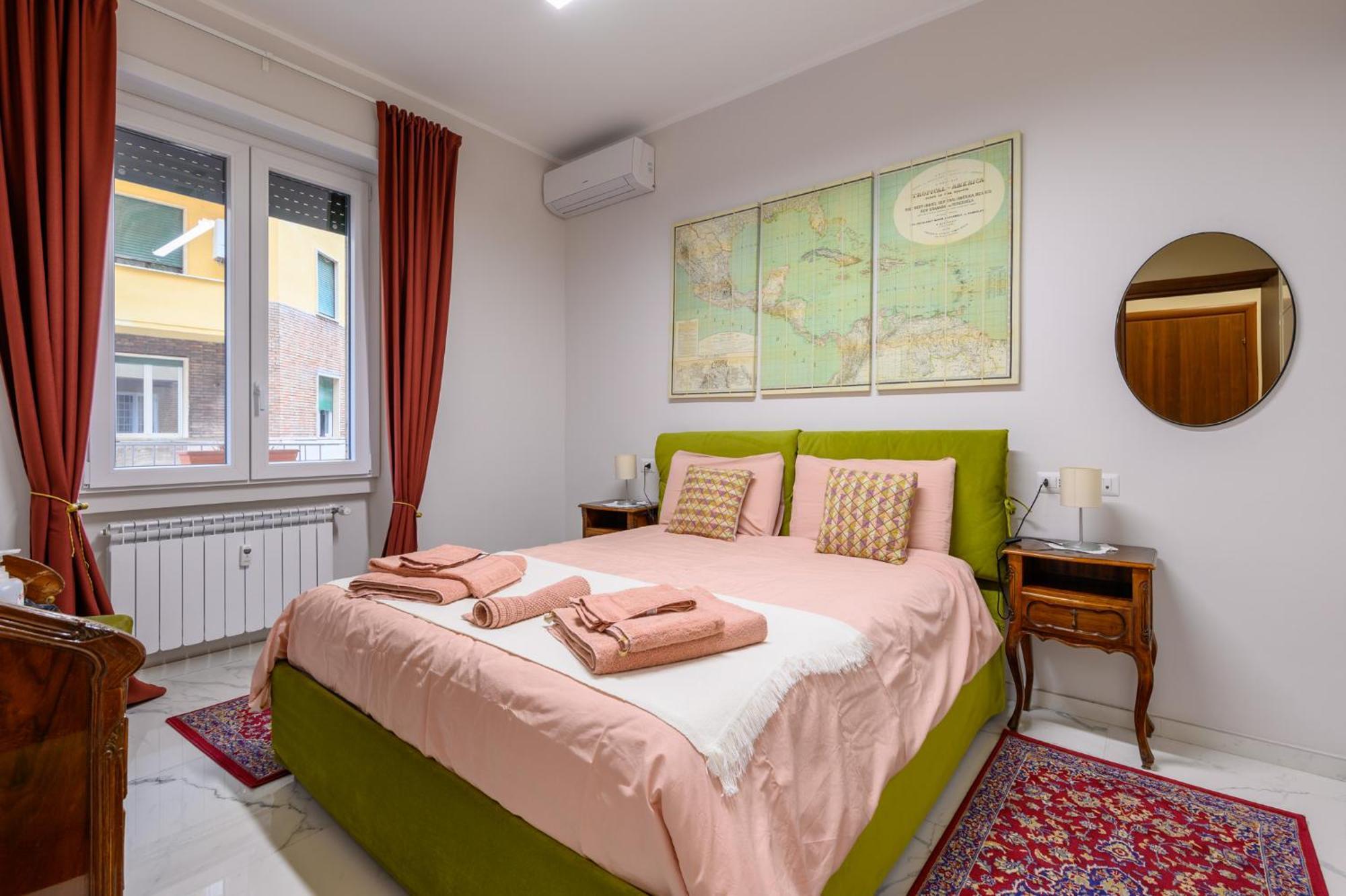 Luxury Apartment Re Di Roma Bagian luar foto